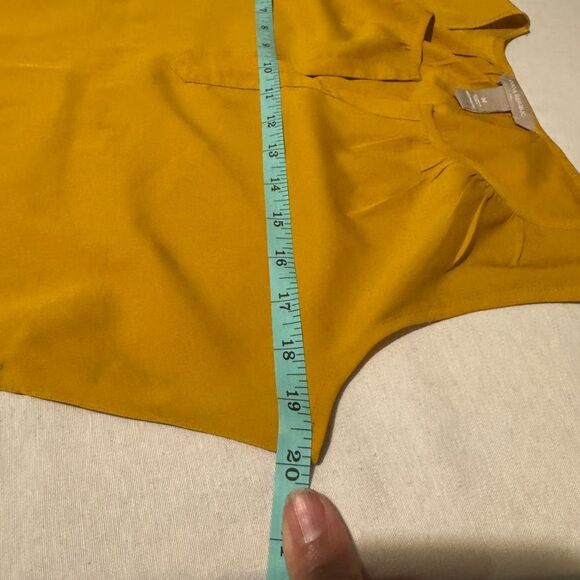 BANANA REPUBLIC W Si Medium Yellow White Colorblock Flowy Split Neck blouse tank - Picture 4 of 5